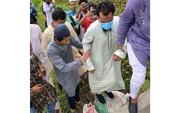 ডিবি কার্যালয়ে নেওয়া হয়েছে আবু ত্ব-হা আদনানকে