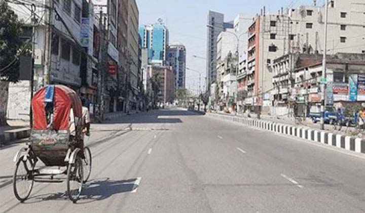 লকডাউন: গণপরিবহন-মার্কেট বন্ধ, চলছে রিক্সা