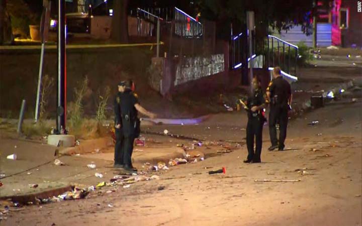 যুক্তরাষ্ট্রে সাপ্তাহিক ছুটির দিনে ৪০০ গোলাগুলির ঘটনায় ১৫০ জন নিহত