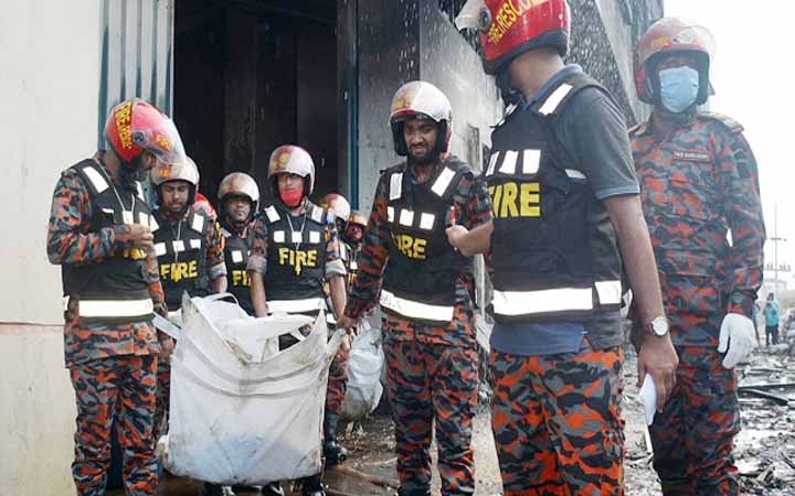 রূপগঞ্জে আগুন: মৃতদের পরিবার ২ লাখ, আহতরা ৫০ হাজার টাকা ক্ষতিপূরণ পাচ্ছেন