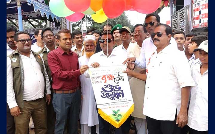 সিরাজগঞ্জে বৃক্ষরোপণ অভিযান ও বৃক্ষমেলার উদ্বোধন