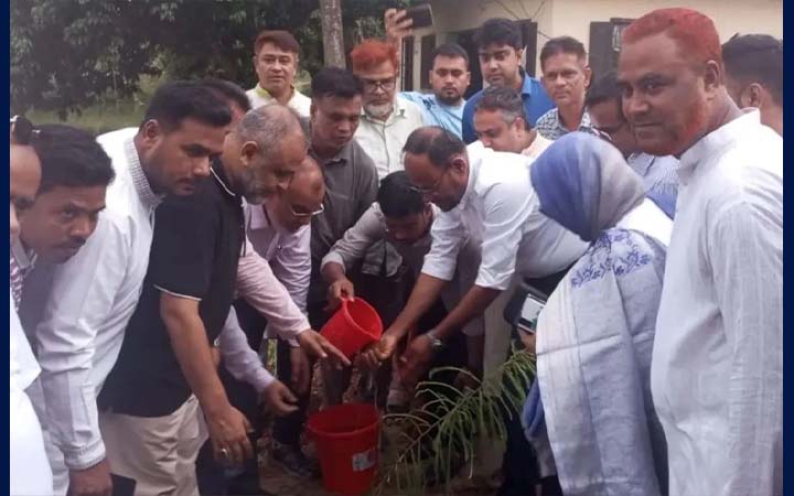 বন্যায় ক্ষতিগ্রস্ত মৎস্যচাষিদের পুনর্বাসনে সরকার সর্বোচ্চ গুরুত্ব দিচ্ছে : প্রতিমন্ত্রী টুকু