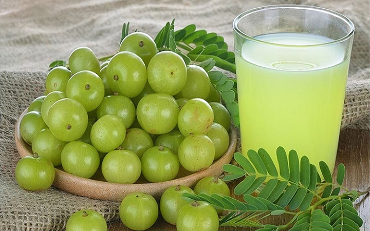 খালি পেটে আমলকির রস খেলে কি হয়
