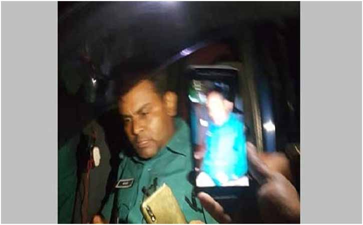 সাংবাদিকদের মারধর, এসআই ক্লোজড