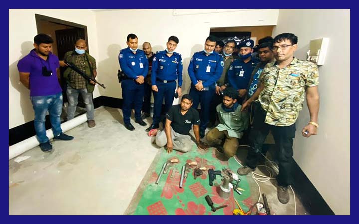 পাবনায় অবৈধ অস্ত্র তৈরির কারখানার সন্ধান, অস্ত্রসহ ২জন আটক