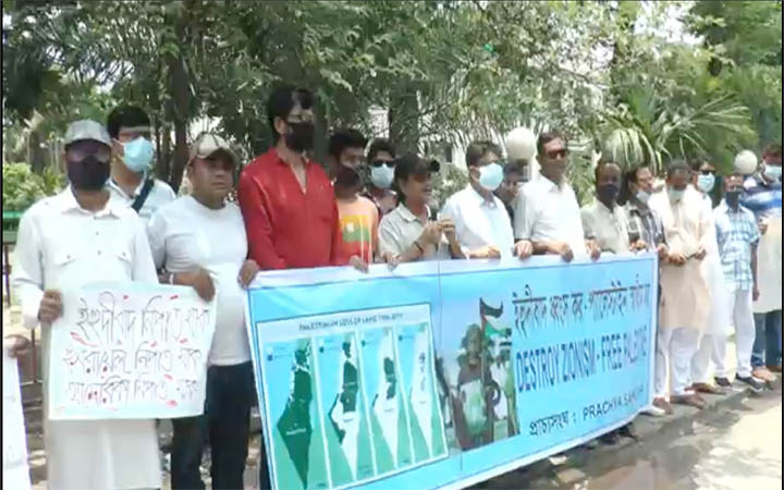 ফিলিস্তিনে নারকীয় হামলার প্রতিবাদে যশোরে মানববন্ধন