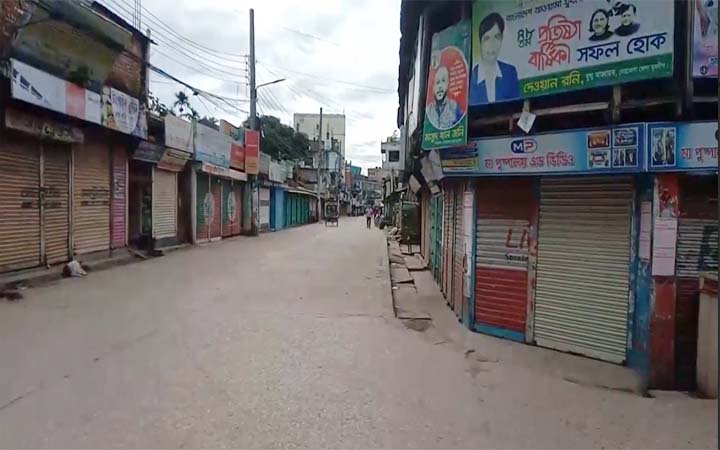 কঠোর লকডাউনে প্রশাসনের তৎপরতায় ফাঁকা নেত্রকোণা
