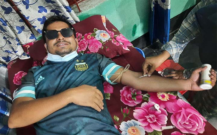 রক্তদানে অন্যের চেয়ে নিজের উপকার বেশি; কমে ক্যানসারের আশঙ্কা