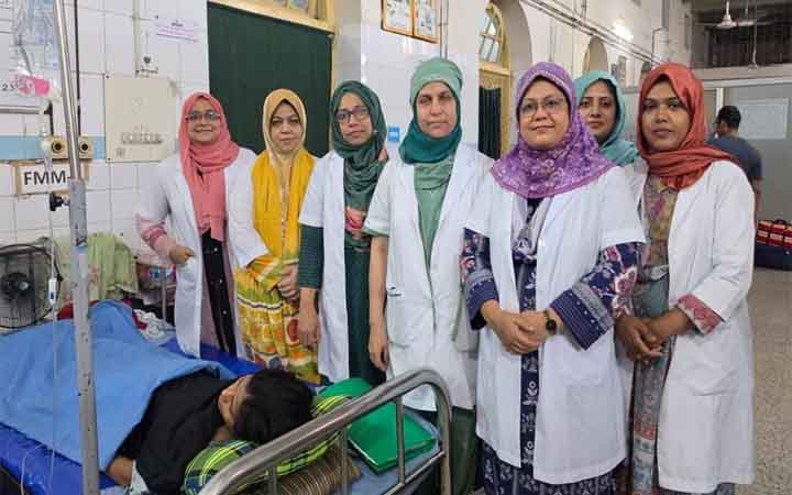 গর্ভে যমজ শিশুর অস্ত্রোপচার, ঢামেক চিকিৎসকদের অনন্য সাফল্য