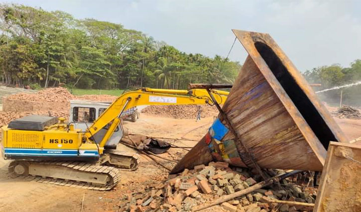 ভোলায় ৩ অবৈধ ইটভাটাকে জরিমানা ও বন্ধ ঘোষণা