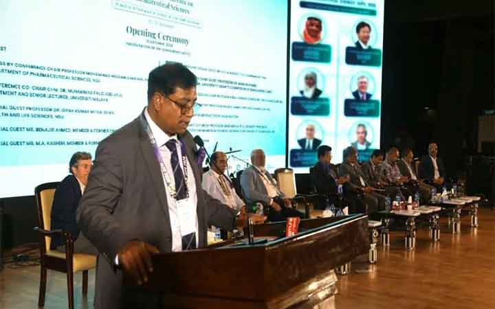 ওষুধের দাম কমাতে সাশ্রয়ী উৎপাদনব্যবস্থার ওপর জোর ইউজিসি চেয়ারম্যানের