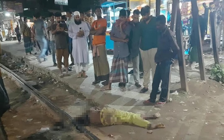 চাষাড়ায় ট্রেনে কাঁটা পরে কিশোরের মৃত্যু