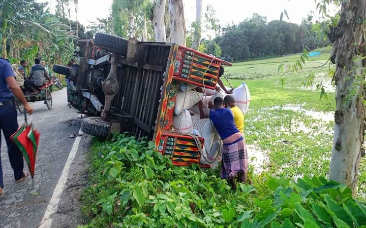গাইবান্ধায় ভটভটির ধাক্কায় ভ্যানচালক নিহত