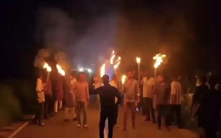 গভীর রাতে ভাঙ্গায় নিষিদ্ধ ছাত্রলীগের মশাল মিছিল