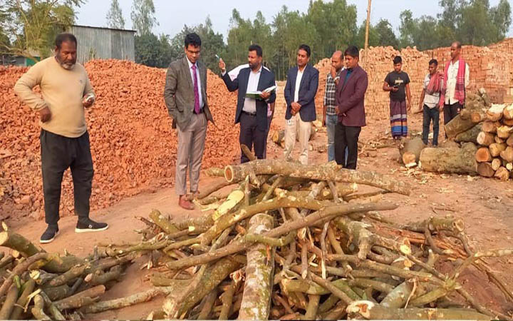 ইটভাটায় ভ্রাম্যমাণ আদালতের অভিযান, লাখ টাকা জরিমানা