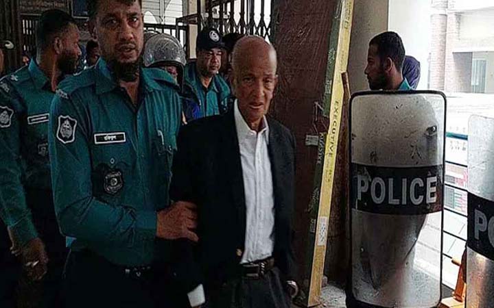 আদালতে কাঁদতে কাঁদতে যা বললেন আহমেদ মজুমদার