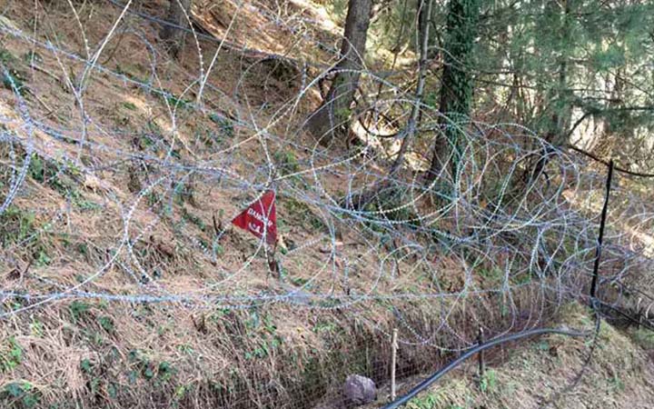 ভারত-পাকিস্তান সীমান্তে সেনাদের গোলাগুলি