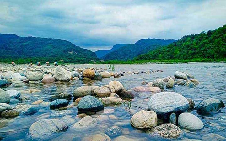 সিলেটে সাদাপাথর লুট, যা উঠে এসেছে জেলা প্রশাসন ও দুদকের তদন্ত প্রতিবেদনে