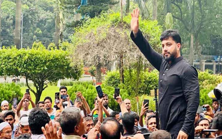 নগর ভবনে উপস্থিত হয়ে নতুন কর্মসূচি দেবেন ইশরাক