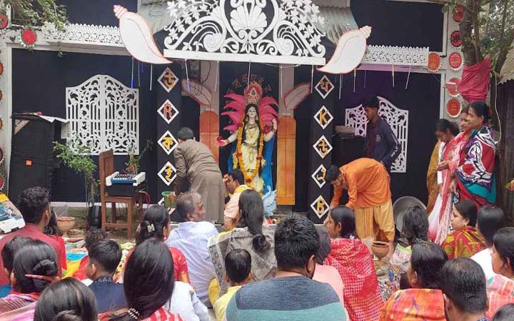 লক্ষ্মীপুরে বিভিন্ন মণ্ডপে সরস্বতী পূজা উদযাপন