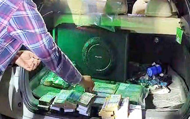 মধ্যরাতে তল্লাশি, এলজিইডি প্রকৌশলীর গাড়িতে মিলল ৩৭ লাখ টাকা