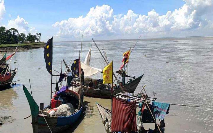 আজ মধ্যরাত থেকে ভোলায় দুই মাস মাছ ধরা বন্ধ