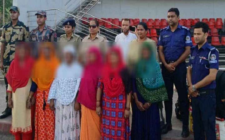 দেশে ফিরলেন ভারতে পাচার হওয়া ৬ নারী