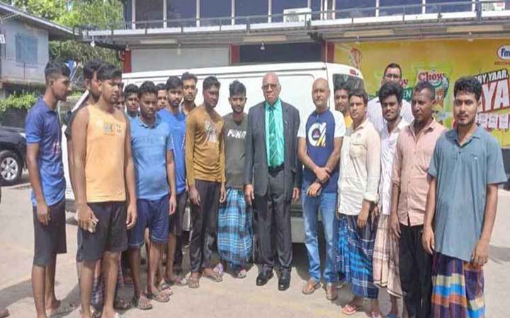 ফিজিতে বিপদে ২৬ বাংলাদেশি, গেলেন প্রধানমন্ত্রীর কাছে