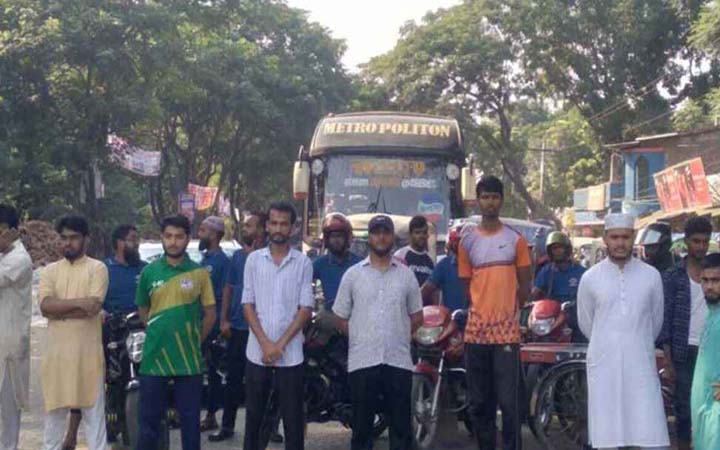 আওয়ামী লীগ নিষিদ্ধের দাবিতে ইবিতে মহাসড়ক অবরোধ