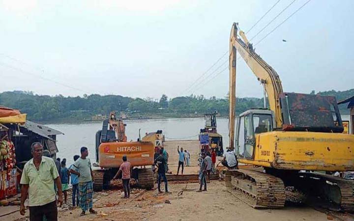 চন্দ্রঘোনা-রাইখালী নৌ-রুটে ফেরি চলাচল বন্ধ