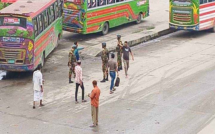 যানজট নিরসনে শৃঙ্খলা ফেরাতে সড়কে সেনাবাহিনী