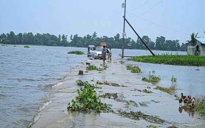 চাঁপাইনবাবগঞ্জে বেড়েছে তিন নদীর পানি