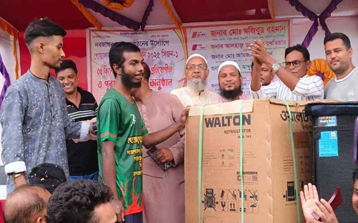 ‘যুবকরাই পারেন অন্ধকার সমাজকে আলোকিত করতে’