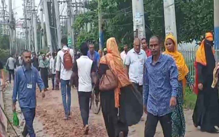 আশুলিয়ায় খুলেছে সব কারখানা, কাজে ফিরেছেন শ্রমিকেরা