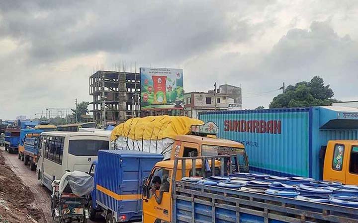 ঢাকা-সিলেট মহাসড়কে ২০ কিলোমিটার যানজট