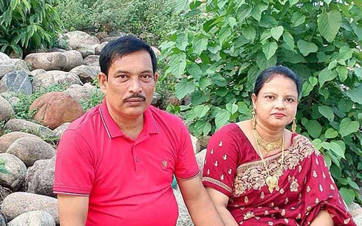 বিয়ের ৩০ বছর পর একসঙ্গে দাখিল পাস করলেন দম্পতি