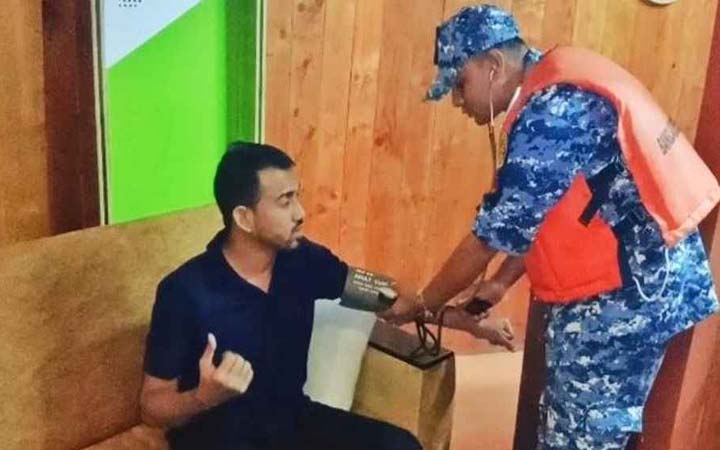 সুন্দরবনে রিসোর্টে অসুস্থ পর্যটককে কোস্ট গার্ডের জরুরি চিকিৎসা