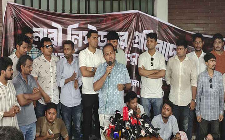 নারী নিপীড়নের প্রতিবাদে ঢাবিতে ছাত্রদলের বিক্ষোভ