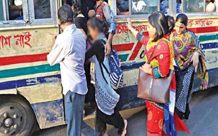 গণপরিবহণে হয়রানির শিকার ৮৭ শতাংশ নারী