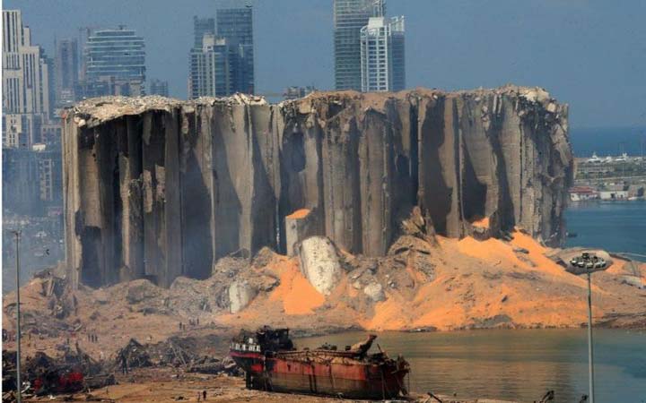 বিস্ফোরণের ঘটনায় বৈরুত বন্দর কর্মকর্তারা গৃহবন্দি
