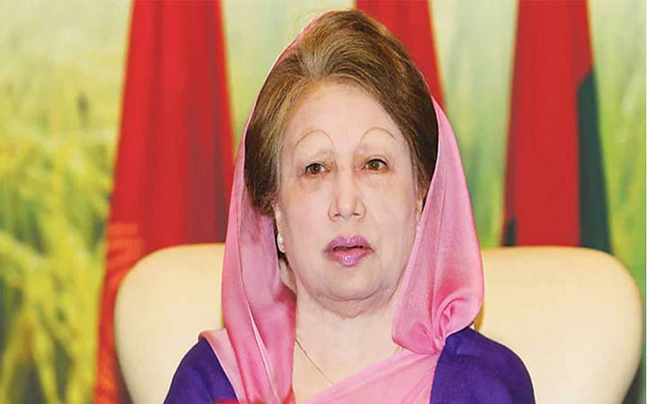 ৫ মে দুই পুত্রবধূকে নিয়ে দেশে ফিরছেন খালেদা জিয়া