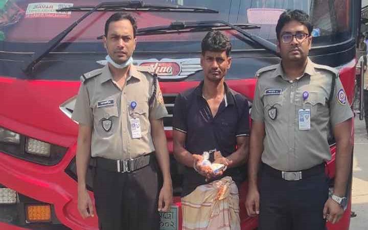 টাঙ্গাইলে বাসযাত্রীর কাছে মিলল ৪০০ ইয়াবা