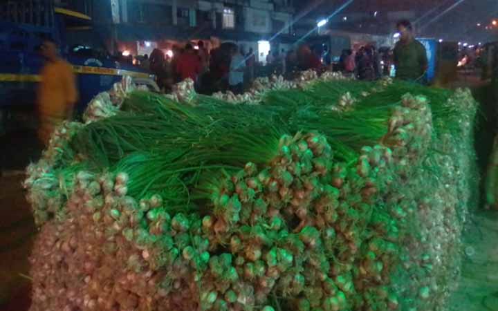 ঢাকায় এসেছে ৮০ টাকা কেজির নতুন পেঁয়াজ