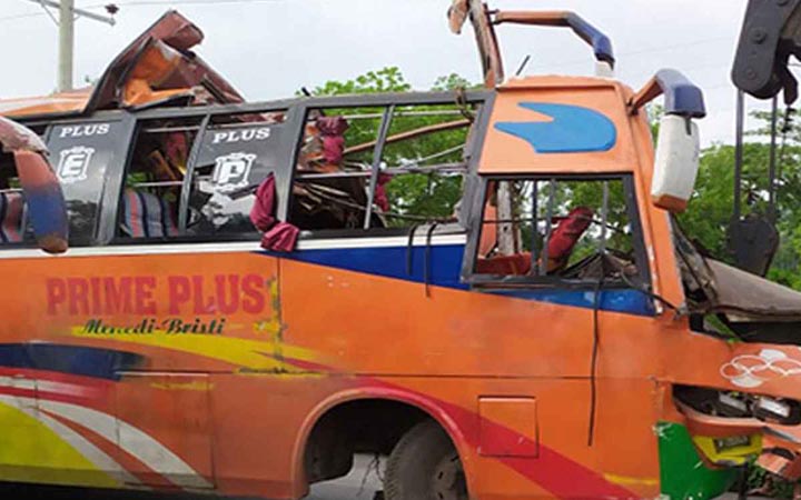 চকরিয়ায় বাস-পিকআপ ভ্যান সংঘর্ষে নিহত ৪