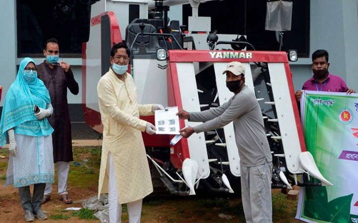 এদেশে পঙ্গপাল আসার নজির নেই, সম্ভাবনাও কম : কৃষিমন্ত্রী