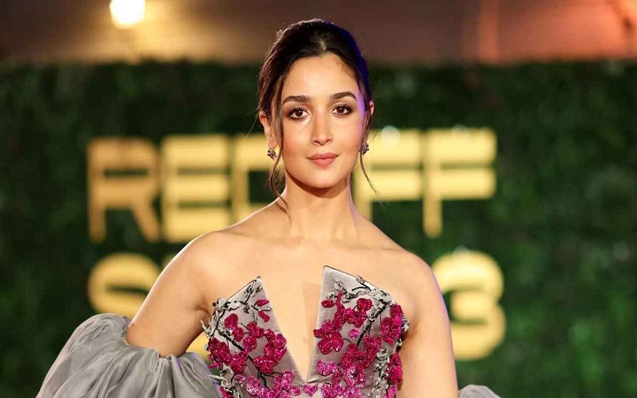 ভালো মা হতে আধ্যাত্মিক গুরুর শরণাপন্ন আলিয়া ভাট!