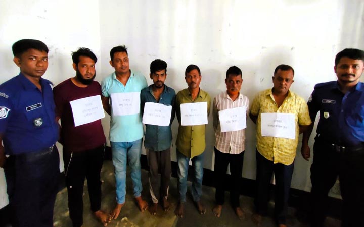 এক্সপ্রেসওয়েতে পুলিশ পরিচয়ে ডাকাতি, গ্রেপ্তার ৬