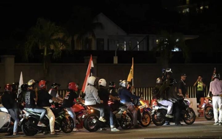 ‘ট্রাম্পকে তাড়াও’ স্লোগানে উত্তাল মালয়েশিয়া, গ্রেফতার ৫০