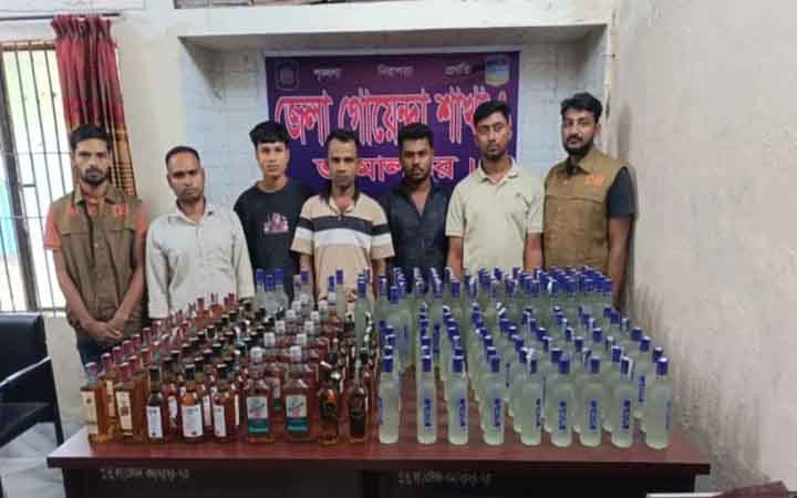 বকশীগঞ্জে ২১৭ বোতল ভারতীয় মদ জব্দ, ছাত্রদল নেতাসহ গ্রেপ্তার ৫