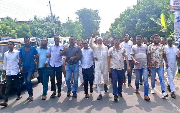 দু’দিন বিরতি দিয়ে বাগেরহাটে ফের নির্বাচন অফিস ঘেরাও